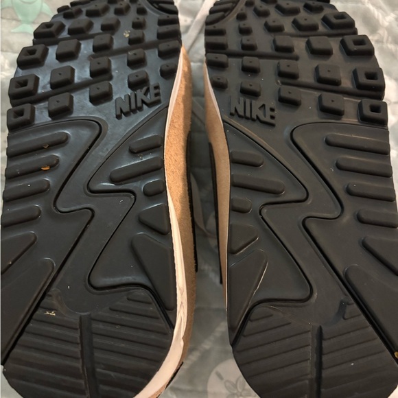 Nike Air Cream and Black Sneakers sz7.5 mint condition - Picture 5 of 5